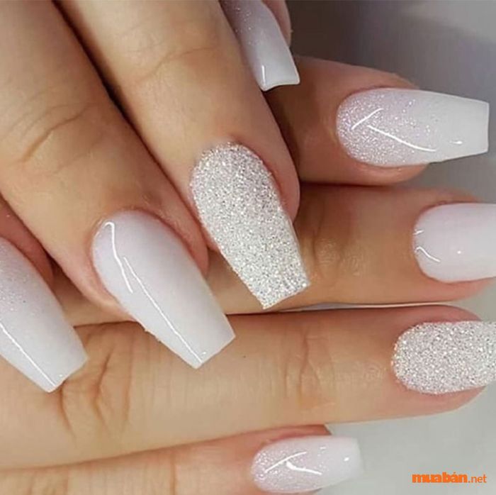 Mẫu nail trắng sữa tinh tế