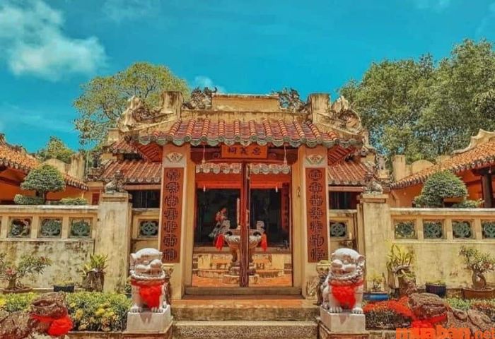 Lăng Mạc Cửu là một trong những địa điểm check-in ở Hà Tiên mang đậm giá trị lịch sử.