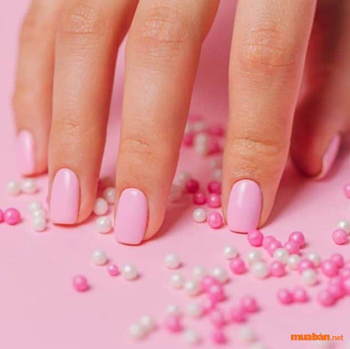 Bộ nail đơn giản cho cô nàng sở hữu tông da ngăm với màu hồng