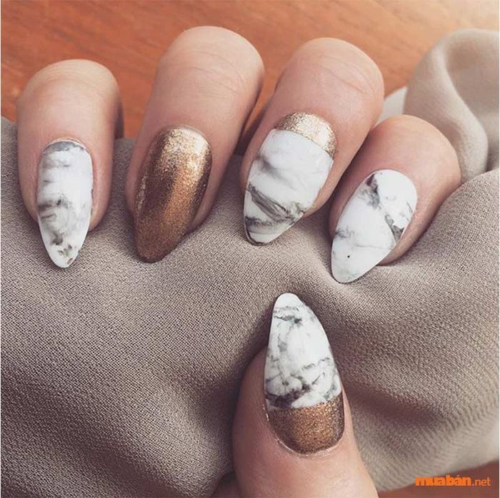 Mẫu nail nhẹ nhàng, đơn giản cho các cô nàng công sở (màu đá marble)