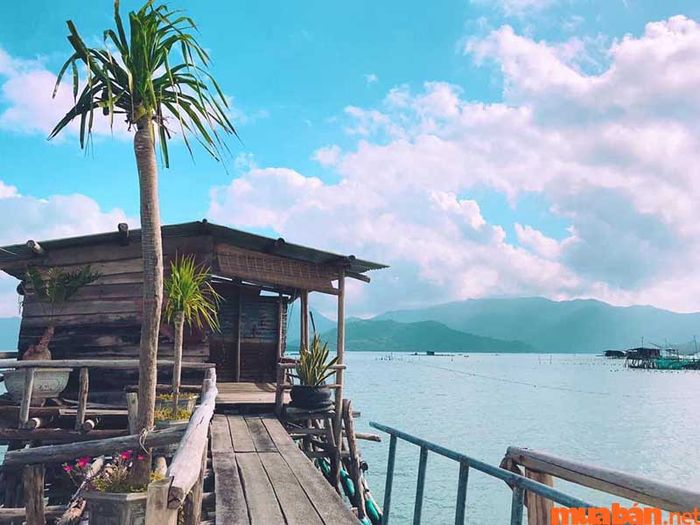 Du khách có thể thưởng thức cảnh bình minh tuyệt đẹp tại các homestay ven biển ở Nha Trang.