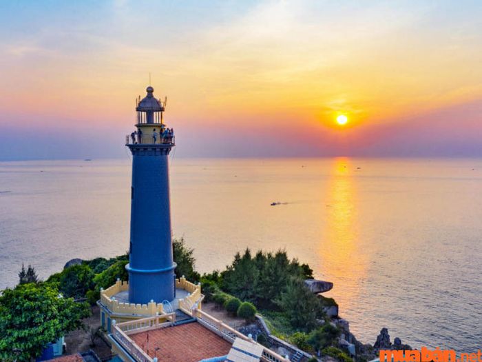 Hải đăng Đại Lãnh là điểm đến lý tưởng tại Phú Yên cho những ai yêu thích không gian yên bình và lãng mạn