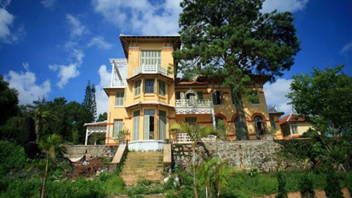 Ngắm trọn cảnh núi đồi Đà Lạt tại Cung Nam Phương hoàng hậu (Ảnh: Sưu tầm)