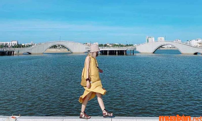 Hồ điều hòa Hồ Sơn là một điểm check-in tuyệt đẹp không thể bỏ qua khi đến Phú Yên