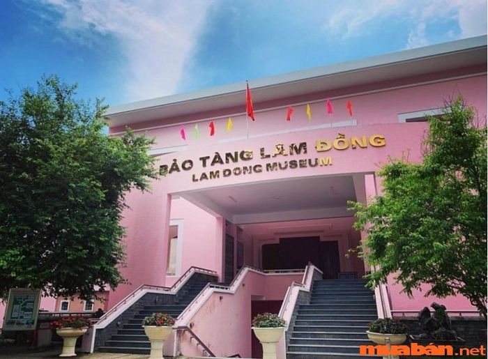 Hồ Than Thở