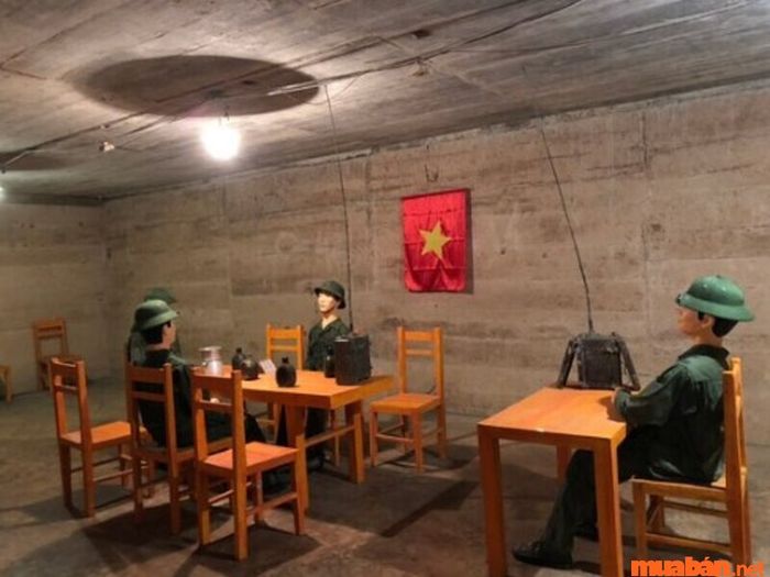Khám phá hang Quân Y