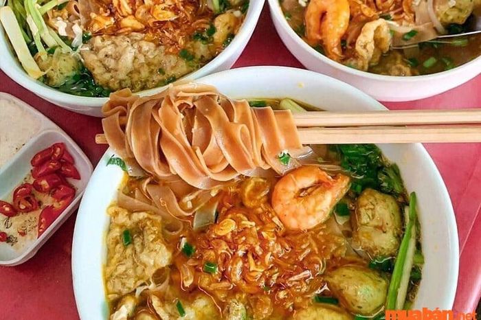 Hướng dẫn du lịch Cát Bà 2 ngày 2 đêm - trải nghiệm món đặc sản bánh đa cua Cát Bà