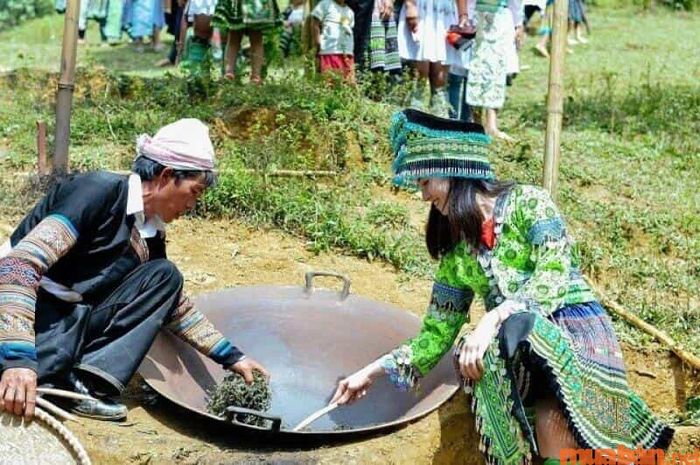 Người dân ở bản Sà Rèn rất hiếu khách và thân thiện.