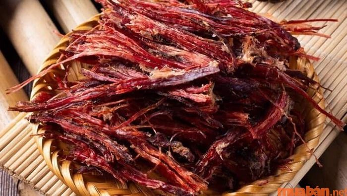 Hãy thưởng thức món trâu gác bếp đặc sản tại đây,