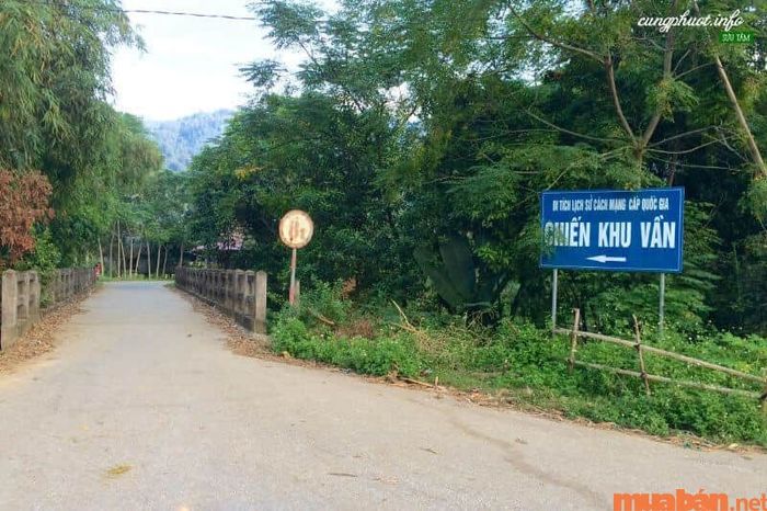 Chiến khu Vần, cứ điểm quân sự xưa kia.