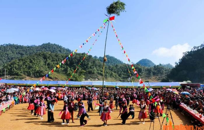 Lễ hội Gầu Tào - lễ dựng nêu trong ngày Tết của người Mông