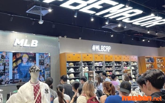 AEON Tân Phú có gì thú vị - Đến mua sắm tại cửa hàng MLB