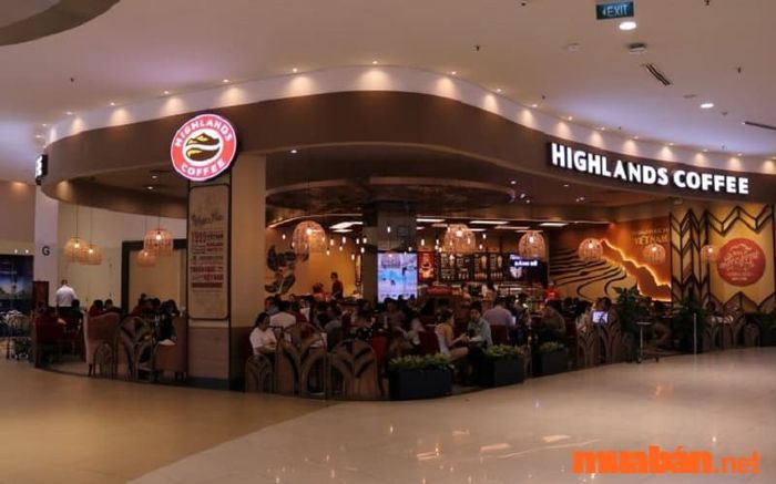 Aeon Tân Phú có gì chơi - Khám phá đồ uống tại Highland Coffee