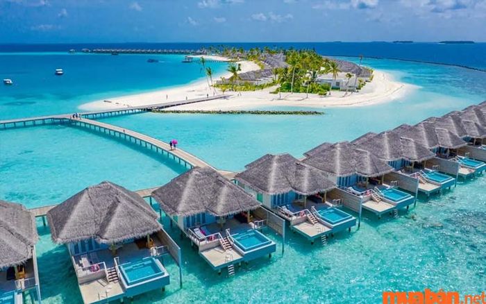 Maldives được biết đến là một trong những bãi biển đẹp nhất thế giới, tọa lạc tại khu vực Nam Á.