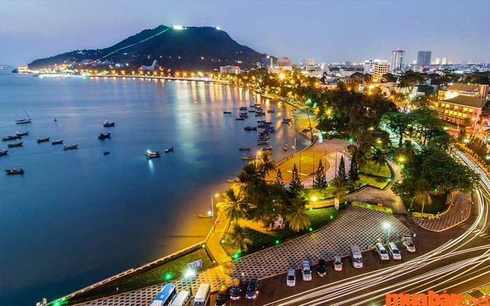Biển Vũng Tàu đẹp tuyệt vời khi ngắm nhìn từ trên cao vào ban đêm