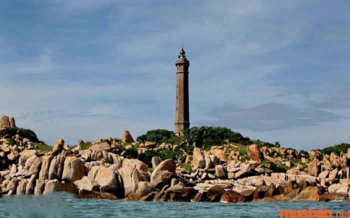 Bãi biển Hòn Dấu là điểm nhấn nổi bật của Đồ Sơn, cũng nằm trong danh sách những bãi biển đẹp ở miền Bắc.