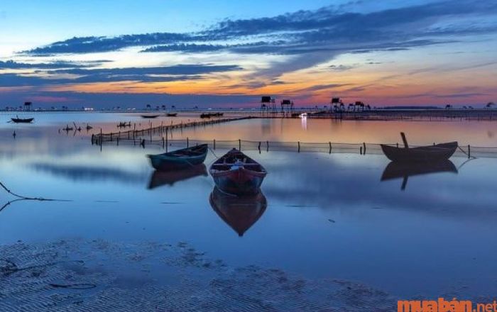 Đồng Châu là một trong những bãi biển đẹp ở miền Bắc, mang vẻ đẹp cổ kính và giản dị nhưng vẫn rất nổi bật.