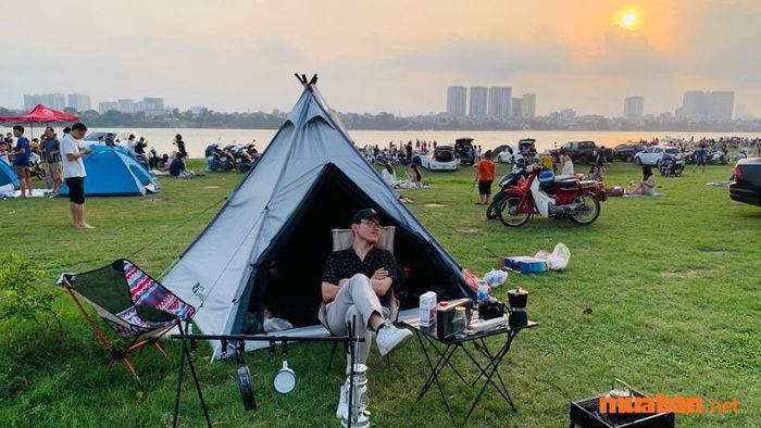 Để tìm được một địa điểm cắm trại lý tưởng gần Hà Nội, bạn nên tham khảo ý kiến từ những người đã có kinh nghiệm trong việc cắm trại. Họ có thể gợi ý cho bạn những vật dụng cần chuẩn bị, những điểm đến thú vị và các mẹo để tận hưởng chuyến đi một cách an toàn và thú vị nhất.