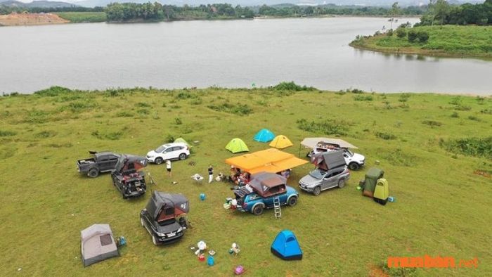 Trước khi quyết định chọn một địa điểm Glamping, bạn cần tham khảo từ nhiều nhóm Glamping cộng đồng và các nhóm chuyên đánh giá địa điểm du lịch. Điều này giúp bạn có cái nhìn rõ ràng về mức độ an toàn, cảnh quan nghỉ dưỡng và thời tiết tại đó.