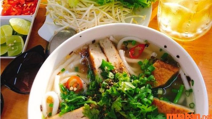 Một tô bánh canh từ Cô Hường