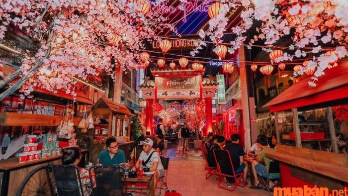 Không gian quán ăn đêm Nha Trang Hẻm Phố