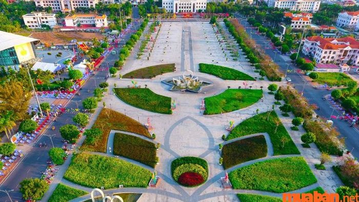 Địa điểm du lịch Bạc Liêu - Quảng trường Hùng Vương