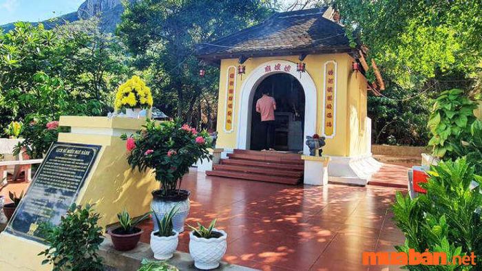 Miếu Năm Cô/Miếu Ngũ Hành