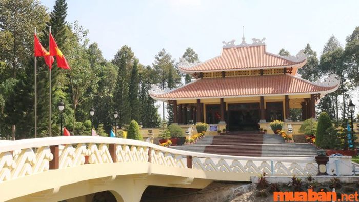 Nhà lưu niệm Tôn Đức Thắng