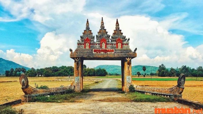 An Giang có gì thú vị? Cổng trời Khmer Koh Kas