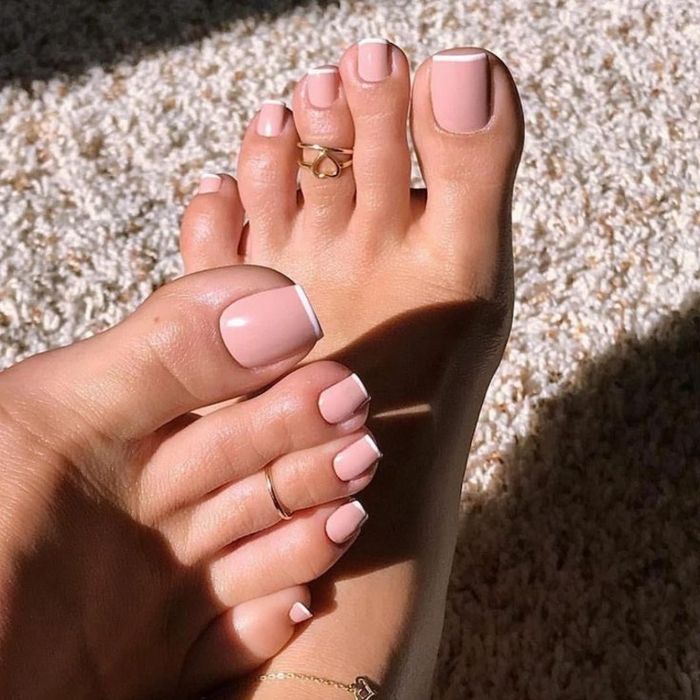 Nail chân sơn đầu móng trắng đơn giản 3 (Ảnh: Sưu tầm)