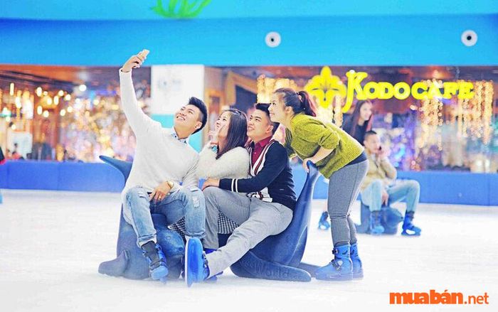 Royal City có gì thú vị? Sân trượt băng Royal City – Ice Rink
