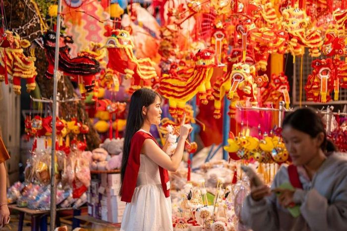 Phố Hàng Mã trong dịp Trung Thu