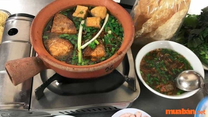 Quán lẩu dê Lâm Ký ở Tân Bình là địa điểm lý tưởng cho những ai muốn thưởng thức món dê ngon và đậm đà hương vị truyền thống.