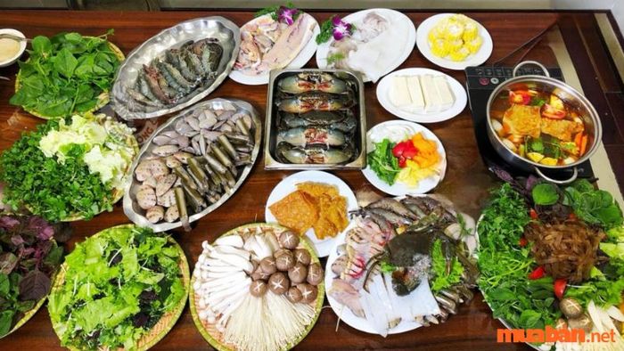 Quán Hải sản Biển Đông đem đến cho bạn những trải nghiệm ẩm thực độc đáo với các món hải sản ngon tuyệt vời.