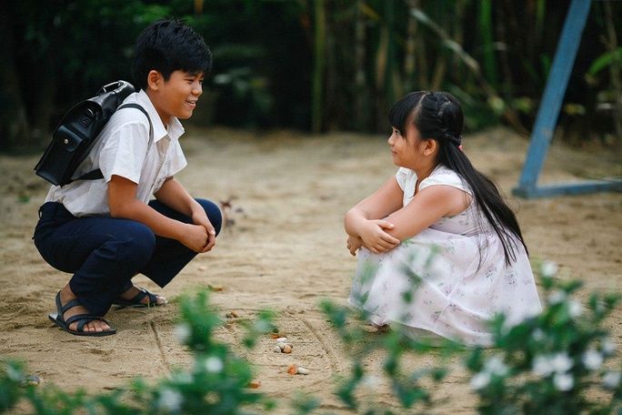 Nội tâm của Thư trong phim chủ yếu được truyền tải qua ánh mắt và hành động.