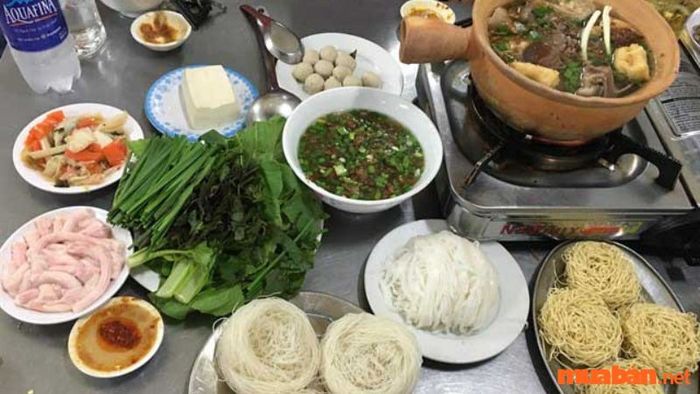 Món dê chính là một trong những đặc sản nổi bật của quán lẩu dê Lâm Ký ở Tân Bình.