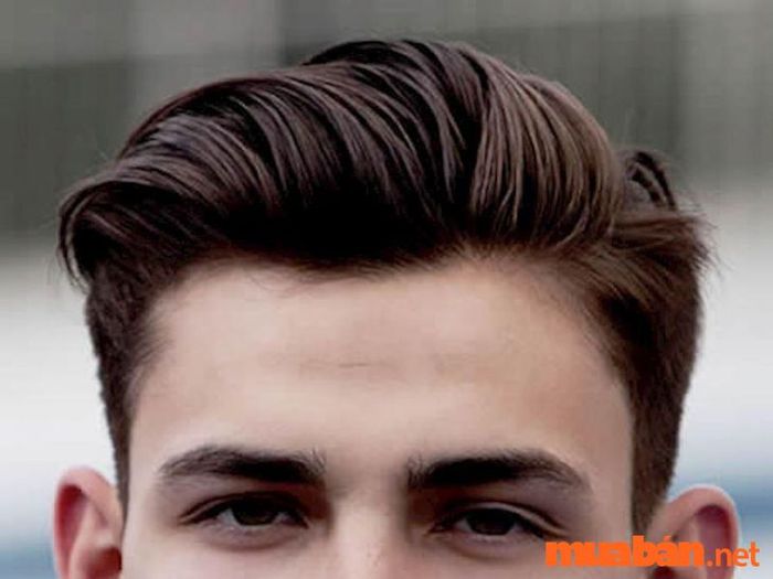 Kiểu short quiff vuốt ngược.