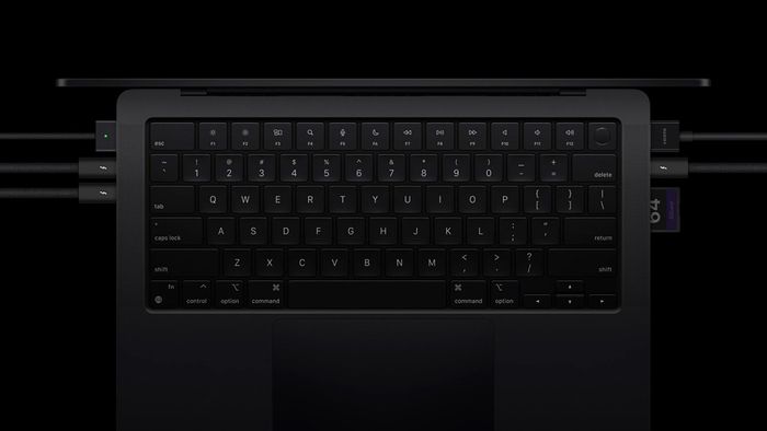 MacBook Pro mới cao cấp trang bị 3 cổng Thunderbolt 5. Hình ảnh: Apple