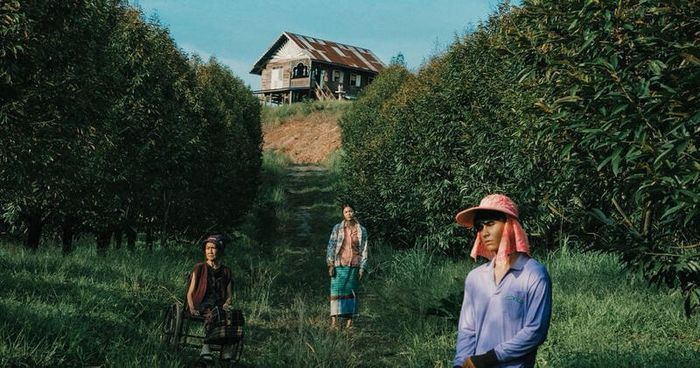 Bộ ba nhân vật Thongkam, Mo và bà Saeng trải qua nhiều biến đổi tâm lý thú vị.