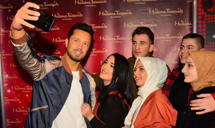 Chụp hình cùng các tượng sáp của người nổi tiếng tại Madame Tussauds Istanbul