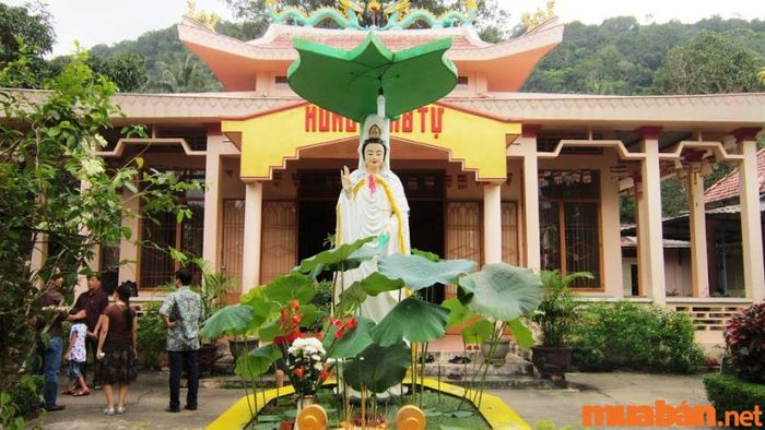 Sùng Hưng Cổ Tự - Ngôi chùa cổ kính nhất ở Phú Quốc được xây dựng từ cuối thế kỷ 19