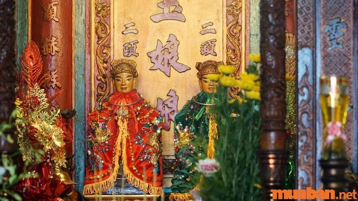 Chùa Bà là một trong những ngôi chùa nổi tiếng trên đảo ngọc