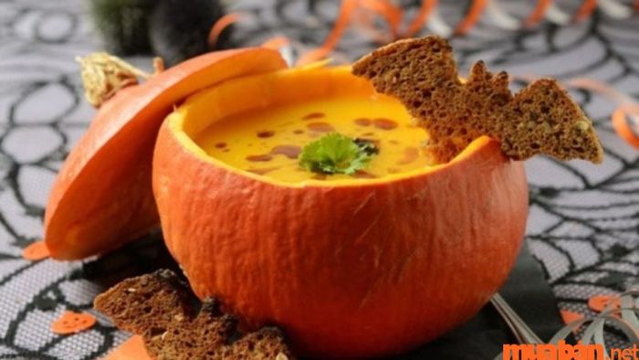 Món súp bí đỏ là món ăn không thể thiếu trong ngày Halloween