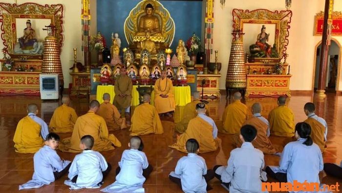 Chùa Phú Quốc - Hùng Nhĩ Sơn, còn được biết đến với tên chùa Ông Phụng