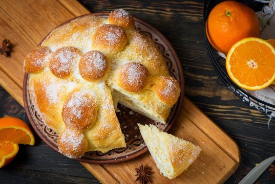Bánh mì Pan de muerto cho Halloween