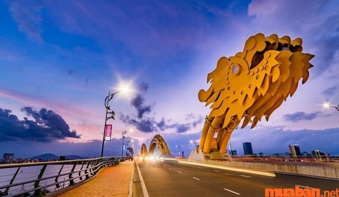 Cầu Rồng là một biểu tượng đặc trưng của Đà Nẵng