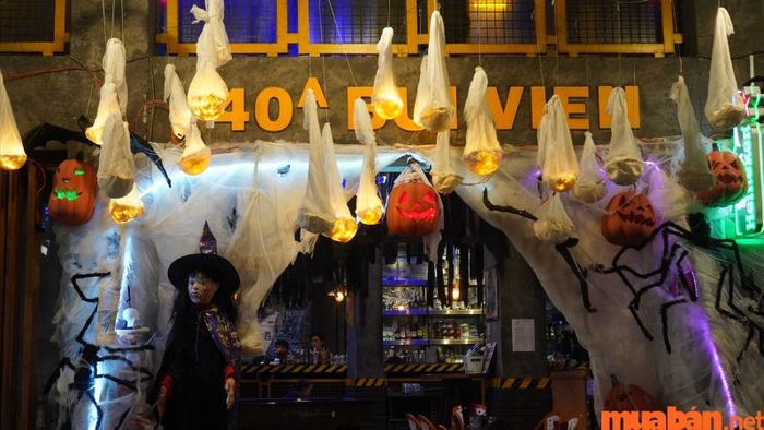 Tham quan phố Tây Bùi Viện để trải nghiệm những hoạt động Halloween thú vị