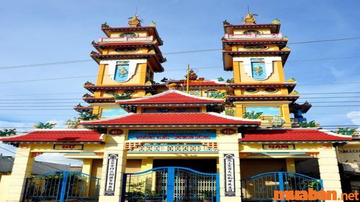 Chùa Cao, hay còn gọi chính xác là Thánh Thất Dương Đông