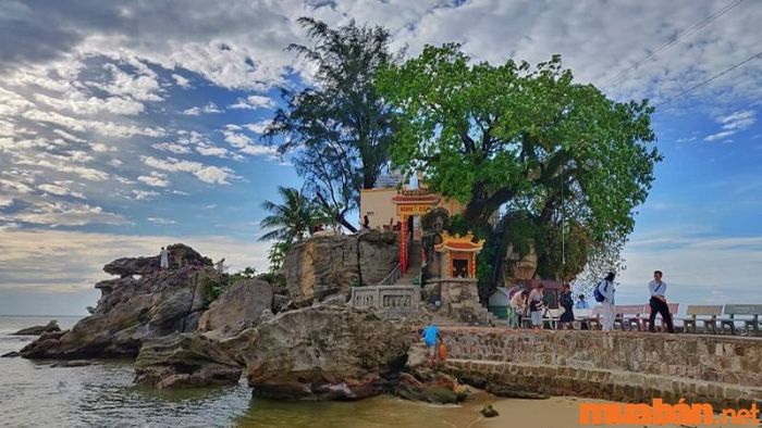 Chùa Phú Quốc sở hữu vẻ đẹp thiên nhiên hùng vĩ