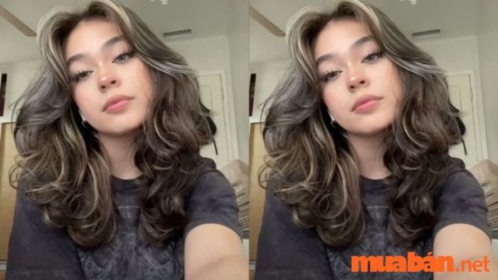 Màu highlight nâu đen mang đến cho bạn diện mạo trẻ trung và tràn đầy sức sống.